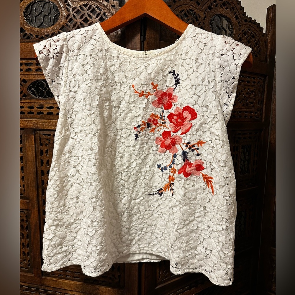 Blu Pepper Floral Embroidered Lace Top - White, Size Medium